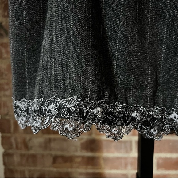 Vintage Pinstripe Gray Midi Skirt w/ Lace Trim and Slit. -Size 4 -SK09 - Picture 3 of 7
